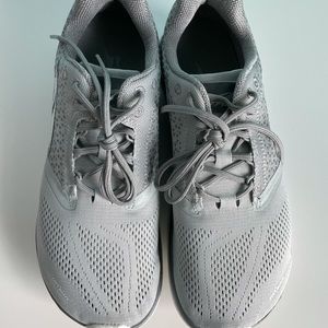 Altra Solstice size 8.5 brand new in box gray